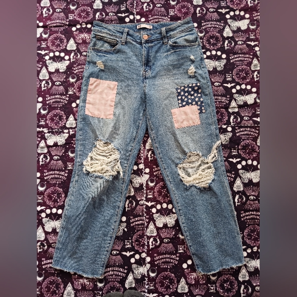 WOMAN'S HIGH RISE BLUE RIPPED PATCHWORK JEANS